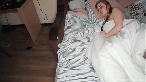 Порно кончил на жопу спящей: видео найдено