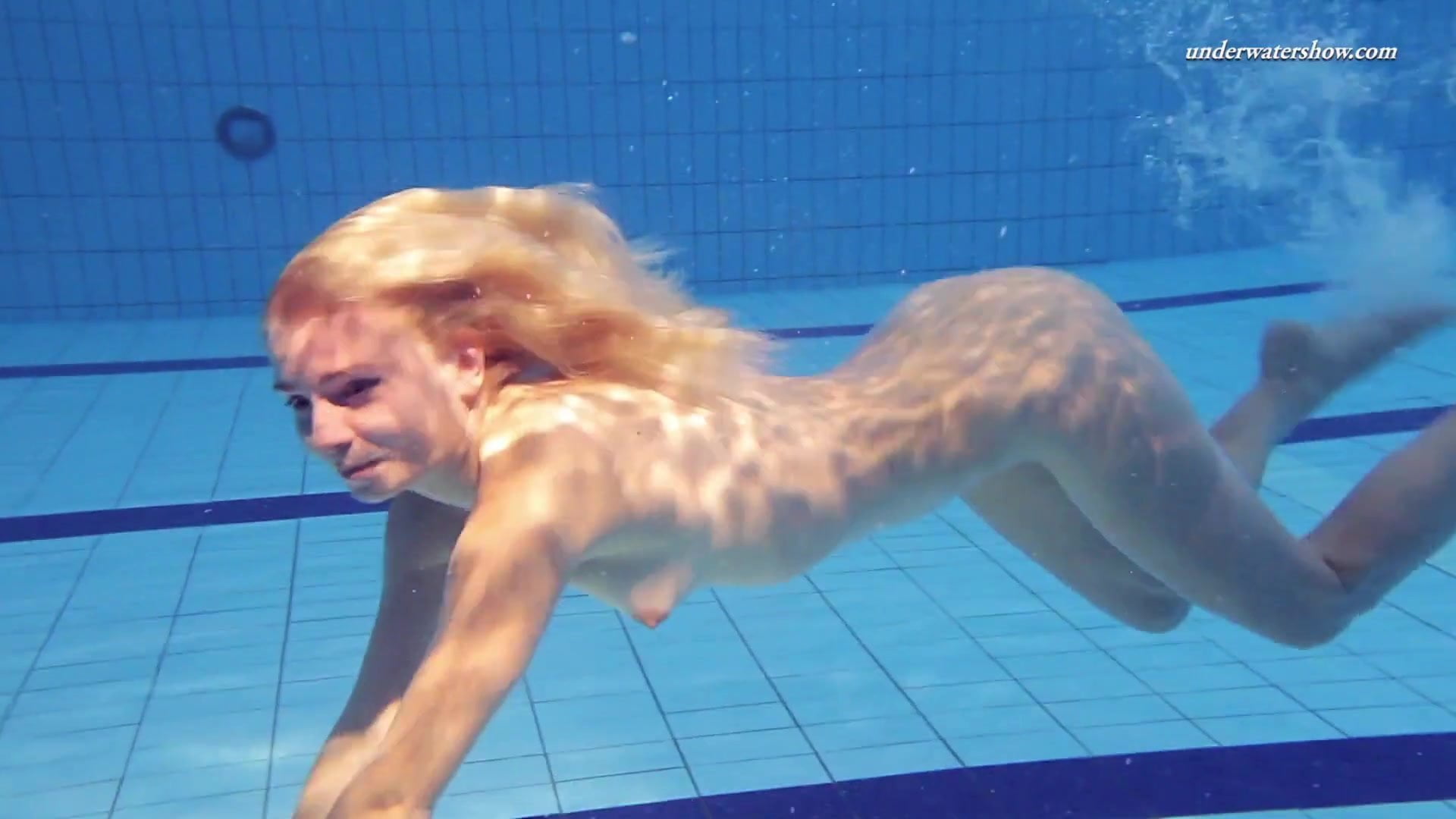Порно купание на озере русские взрослые (50 фото)